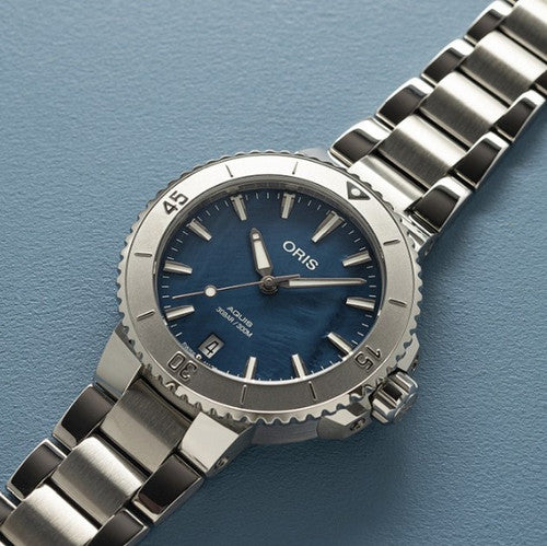 Oris Aquis Date Aegean Blue 36.5mm
